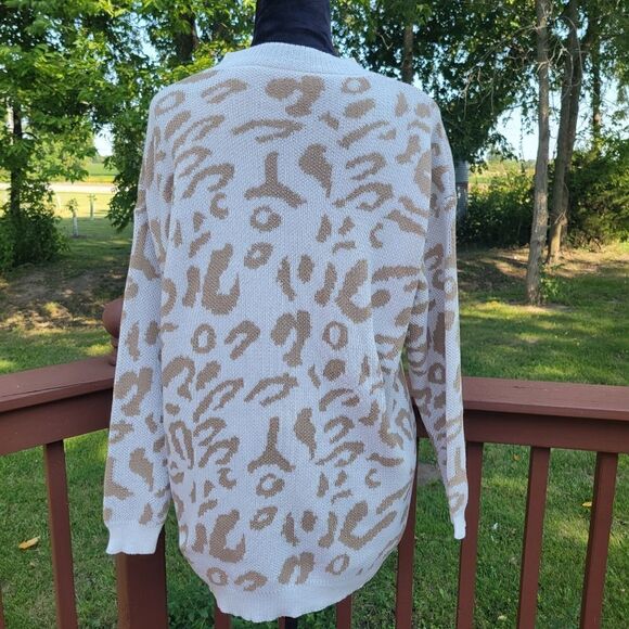 Vestidos Ladies  Khaki White Leopard Print Oversized  Crew Neck Sweater sz Med - Picture 6 of 13